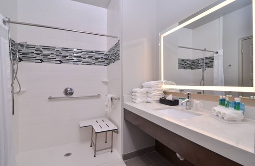 Pasadena Hotel | Holiday Inn Express & Suites Houston E - Pasadena by IHG