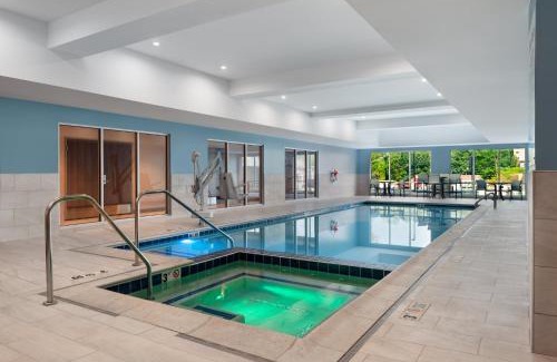 Pittsfield Hotel | Holiday Inn Express & Suites Pittsfield-Lenox-Berkshires by IHG