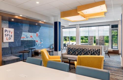 Pittsfield Hotel | Holiday Inn Express & Suites Pittsfield-Lenox-Berkshires by IHG