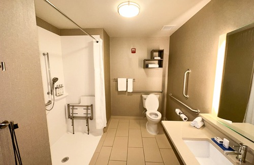 Plymouth Hotel | Holiday Inn Express & Suites Plymouth - Ann Arbor Area by IHG