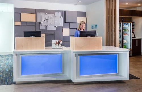 Rice Lake Hotel | Holiday Inn Express & Suites - Rice Lake by IHG