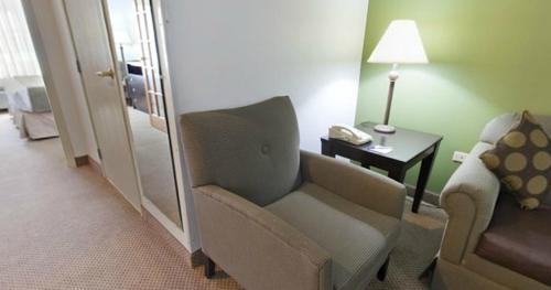 Riverwoods Hotel | Holiday Inn Express & Suites Chicago-Deerfield Lincolnshire by IHG