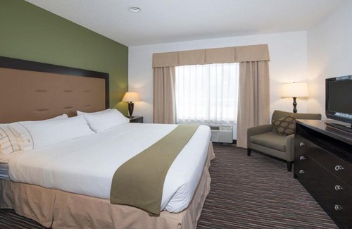 Riverwoods Hotel | Holiday Inn Express & Suites Chicago-Deerfield Lincolnshire by IHG