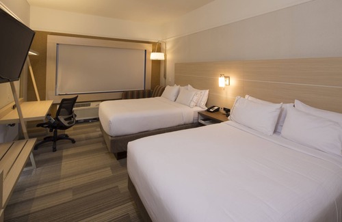 Rochester Hills Hotel | Holiday Inn Express & Suites Rochester Hill - Detroit Area by IHG