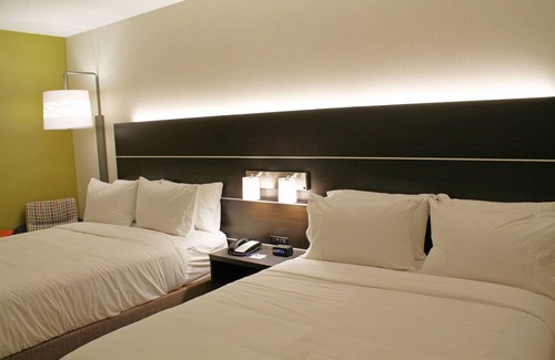 St. Louis Hotel | Holiday Inn Express & Suites St. Louis South - I-55 by IHG