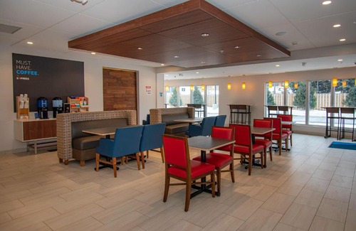 Amherst Hotel | Holiday Inn Express & Suites Tonawanda - Buffalo Area by IHG