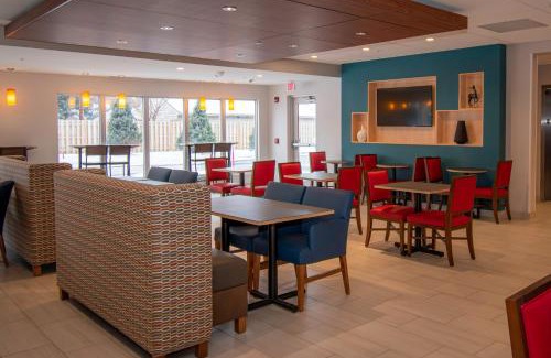 Amherst Hotel | Holiday Inn Express & Suites Tonawanda - Buffalo Area by IHG