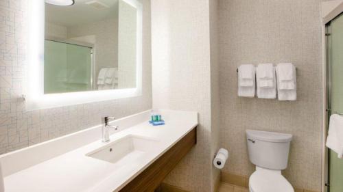 Walterboro Hotel | Holiday Inn Express & Suites Walterboro by IHG