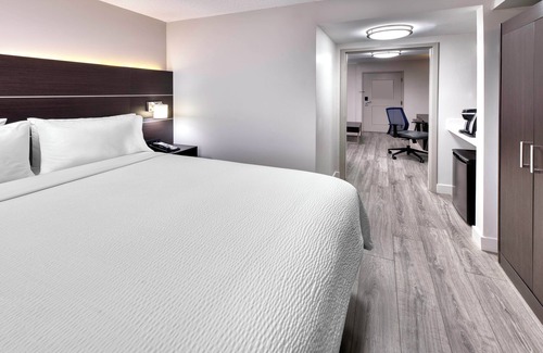 Sheridan Hotel | Holiday Inn Express & Suites Mississauga-Toronto Southwest by IHG