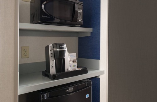 Altoona Hotel | Holiday Inn Express & Suites Altoona by IHG