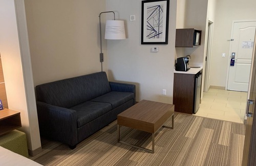 Beaumont Hotel | Holiday Inn Express & Suites Beaumont - Oak Valley by IHG