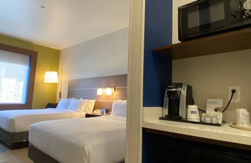 Beaumont Hotel | Holiday Inn Express & Suites Beaumont - Oak Valley by IHG