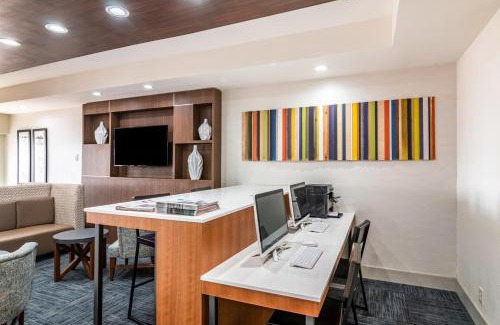 Camarillo Hotel | Holiday Inn Express & Suites Camarillo by IHG