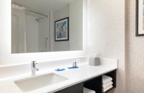 East Cambridge Hotel | Holiday Inn Express & Suites Boston - Cambridge by IHG