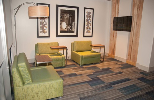 Decatur Hotel | Holiday Inn Express & Suites Decatur by IHG