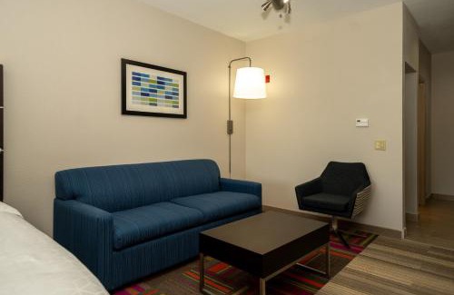 Deer Park Hotel | Holiday Inn Express & Suites Deer Park by IHG