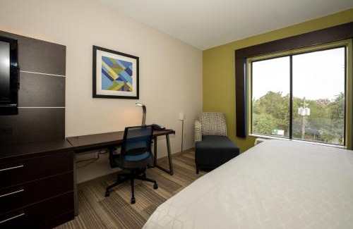 Deer Park Hotel | Holiday Inn Express & Suites Deer Park by IHG