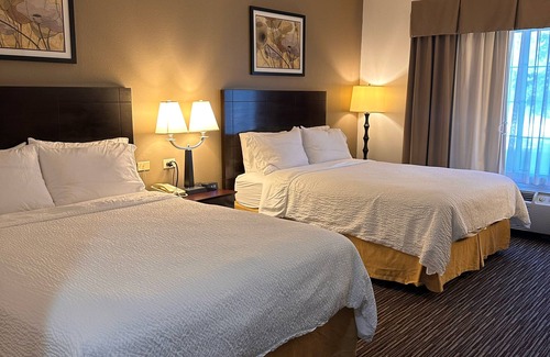 Riverwoods Hotel | Holiday Inn Express & Suites Chicago-Deerfield/Lincolnshire by IHG