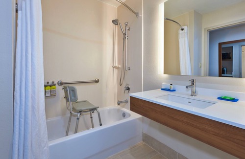 Franklin Hotel | Holiday Inn Express & Suites Dayton South Franklin by IHG