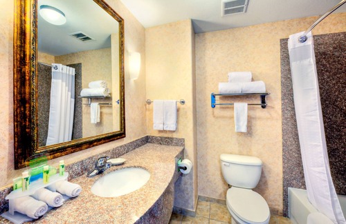Granbury Hotel | Holiday Inn Express & Suites Granbury by IHG