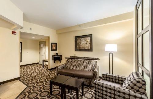 Lexington Hotel | Holiday Inn Express & Suites Lexington by IHG