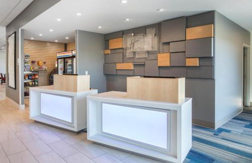 Ludington Hotel | Holiday Inn Express & Suites Ludington by IHG