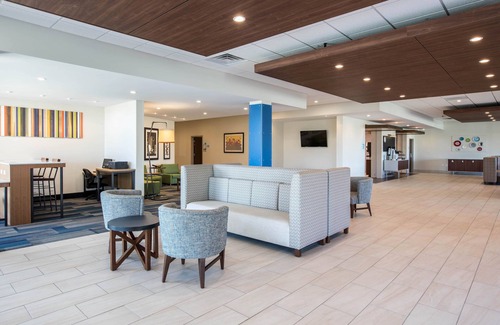 Ludington Hotel | Holiday Inn Express & Suites Ludington by IHG