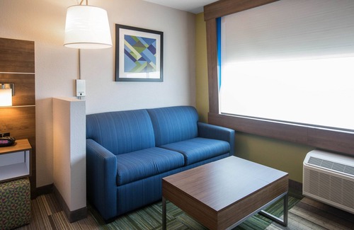 Ludington Hotel | Holiday Inn Express & Suites Ludington by IHG