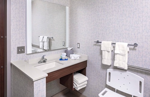 Madison Hotel | Holiday Inn Express & Suites Madison by IHG