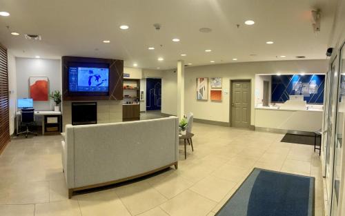 Trowbridge Park Hotel | Holiday Inn Express & Suites Marquette by IHG