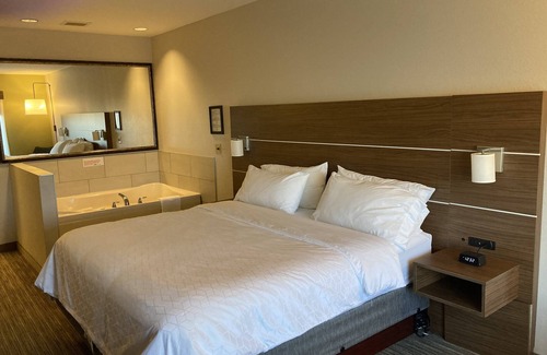Portland Hotel | Holiday Inn Express & Suites Portland by IHG