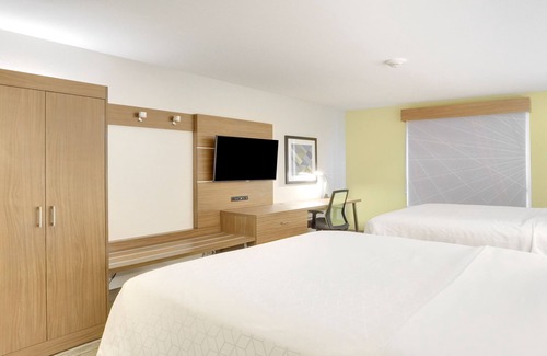 Portland Hotel | Holiday Inn Express & Suites Portland by IHG