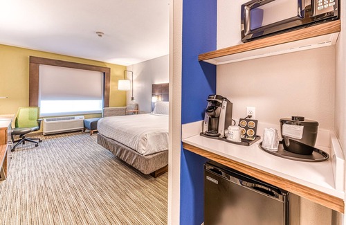 Rantoul Hotel | Holiday Inn Express & Suites Rantoul by IHG