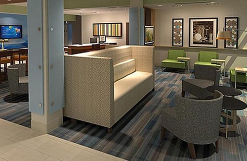 Jolivue Hotel | Holiday Inn Express & Suites - Staunton by IHG
