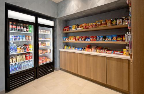 Valencia Hotel | Holiday Inn Express & Suites - Valencia - Santa Clarita by IHG