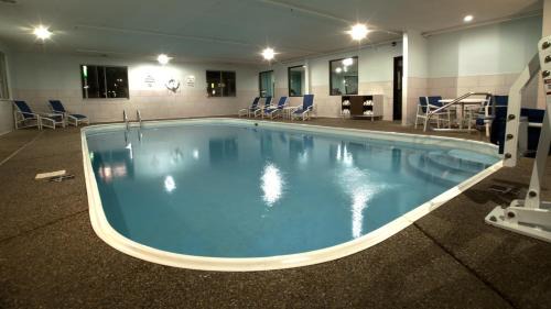 Haubstadt Hotel | Holiday Inn Express & Suites Evansville North by IHG