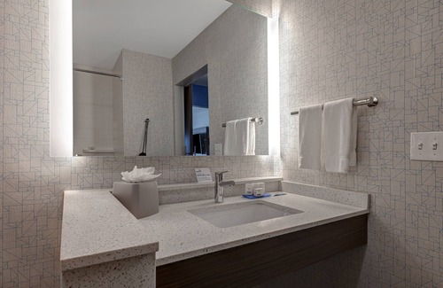 Wyoming Hotel | Holiday Inn Express & Suites Grand Rapids South - Wyoming by IHG