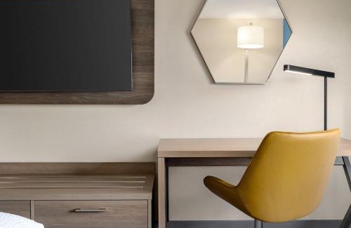 Latham Hotel | Holiday Inn Express & Suites Albany Airport Area - Latham by IHG