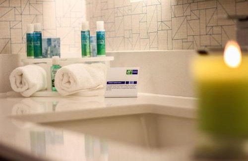 Latham Hotel | Holiday Inn Express & Suites Albany Airport Area - Latham by IHG