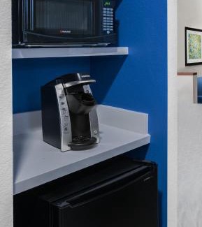 College Station Hotel | Holiday Inn Express & Suites Bryan - College Station by IHG