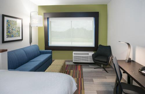 College Station Hotel | Holiday Inn Express & Suites Bryan - College Station by IHG
