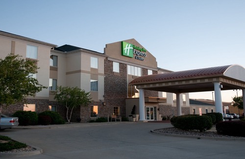 Normal Hotel | Holiday Inn Express & Suites Bloomington - Normal by IHG