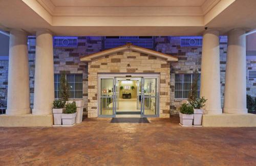Brady Hotel | Holiday Inn Express & Suites Brady by IHG