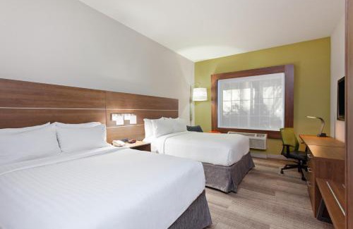 Corona Hotel | Holiday Inn Express & Suites Corona by IHG