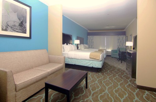 Cuero Hotel | Holiday Inn Express & Suites Cuero by IHG