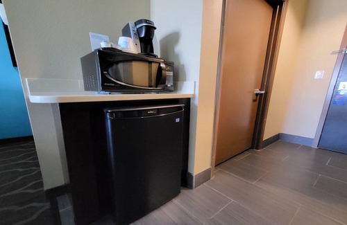 Cuero Hotel | Holiday Inn Express & Suites Cuero by IHG