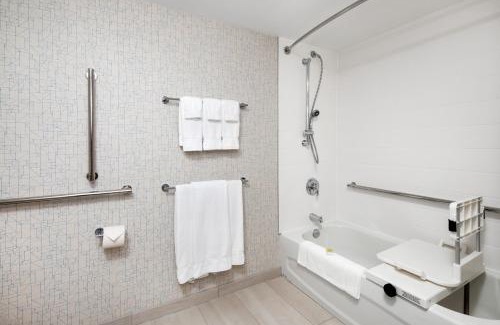 Enfield Hotel | Holiday Inn Express & Suites Halifax Airport by IHG