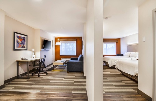 Langley Hotel | Holiday Inn Express & Suites Langley by IHG
