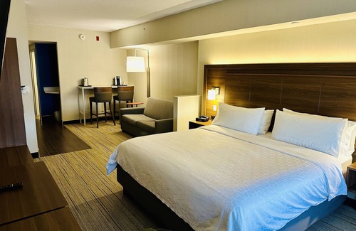 Halton Regional Municipality Hotel | Holiday Inn Express & Suites Milton by IHG