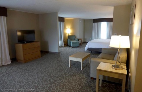 Durham Region Hotel | Holiday Inn Express & Suites Oshawa Downtown - Toronto Area by IHG